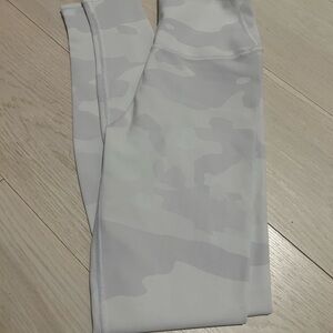 ALO Yoga Women's Light Gray Camouflage Leggings